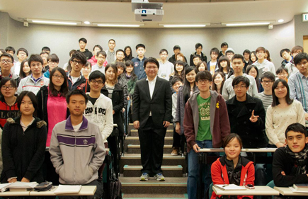 Photo of Dr. Kou Kei Chun with students