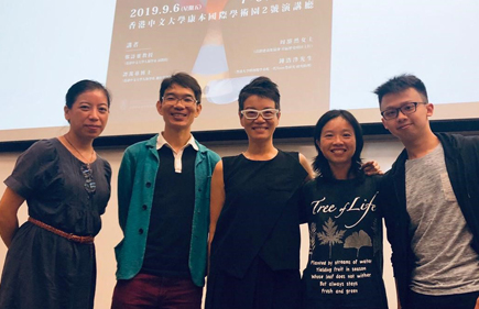Photo of Prof. Cheng with students