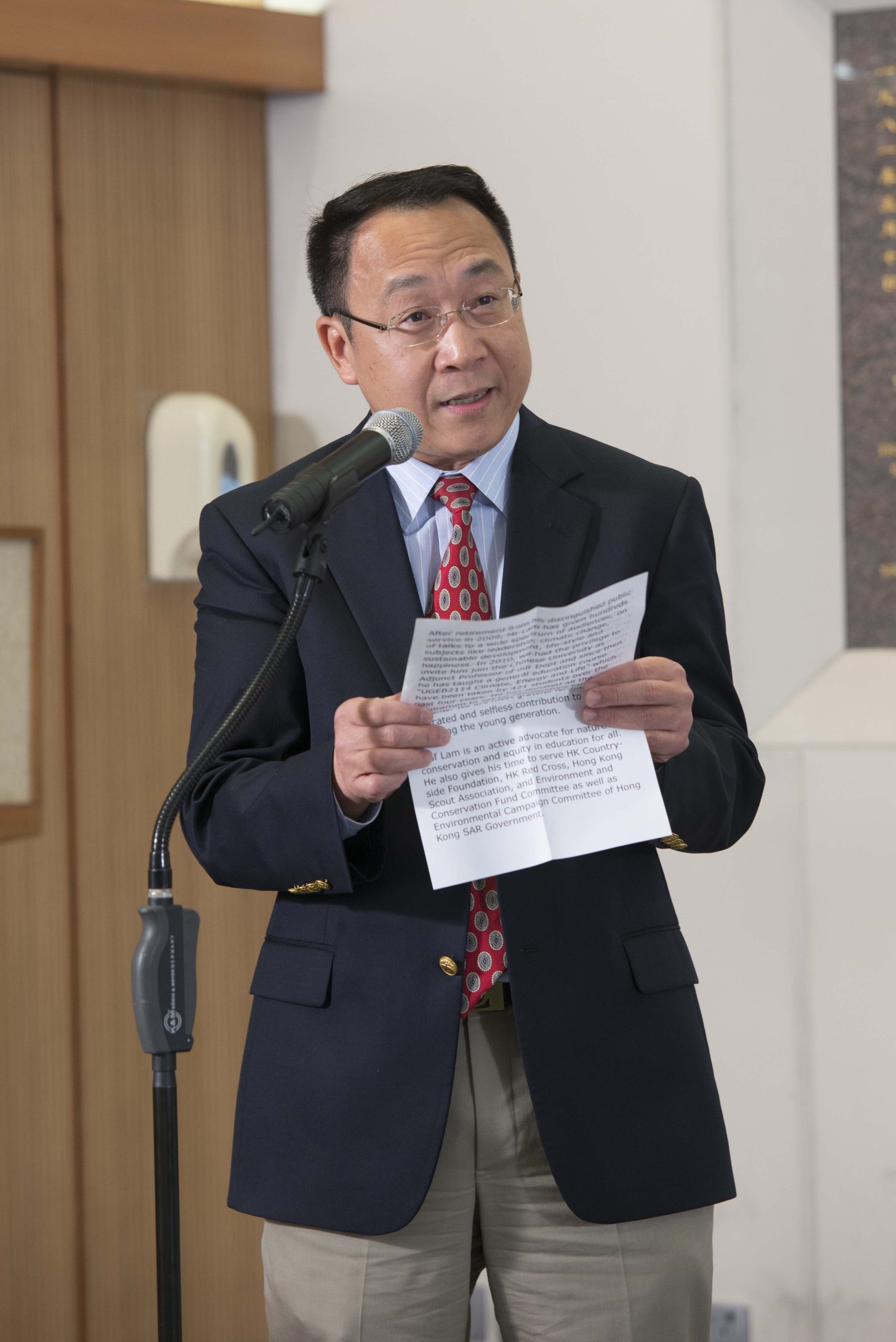 Introduction of Prof. Lam by Prof. Chen Yongqin<br />
(nominator of Prof. Lam Chiu Ying)