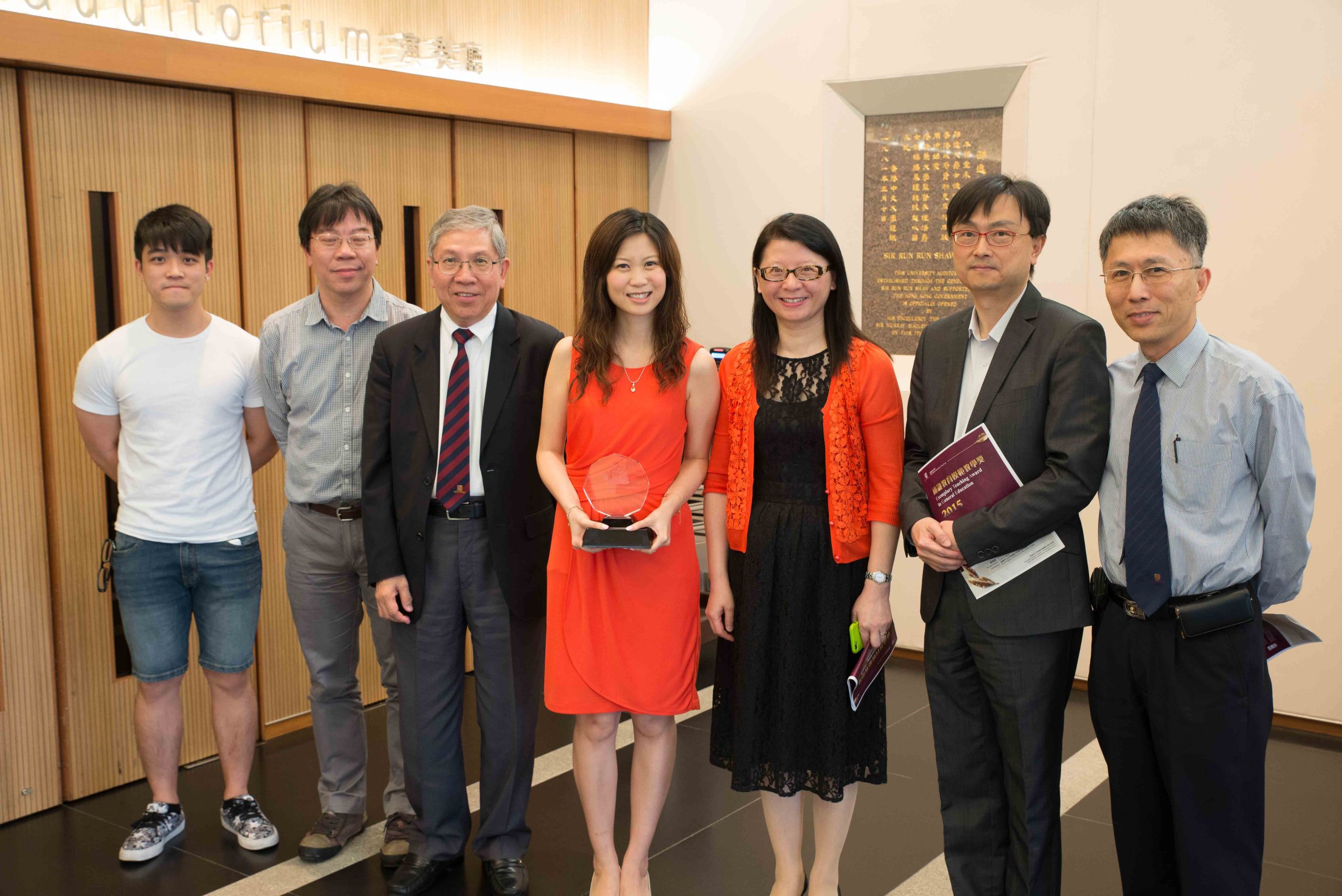 Dr. Lee Kit Ying Rebecca, her colleagues and students
